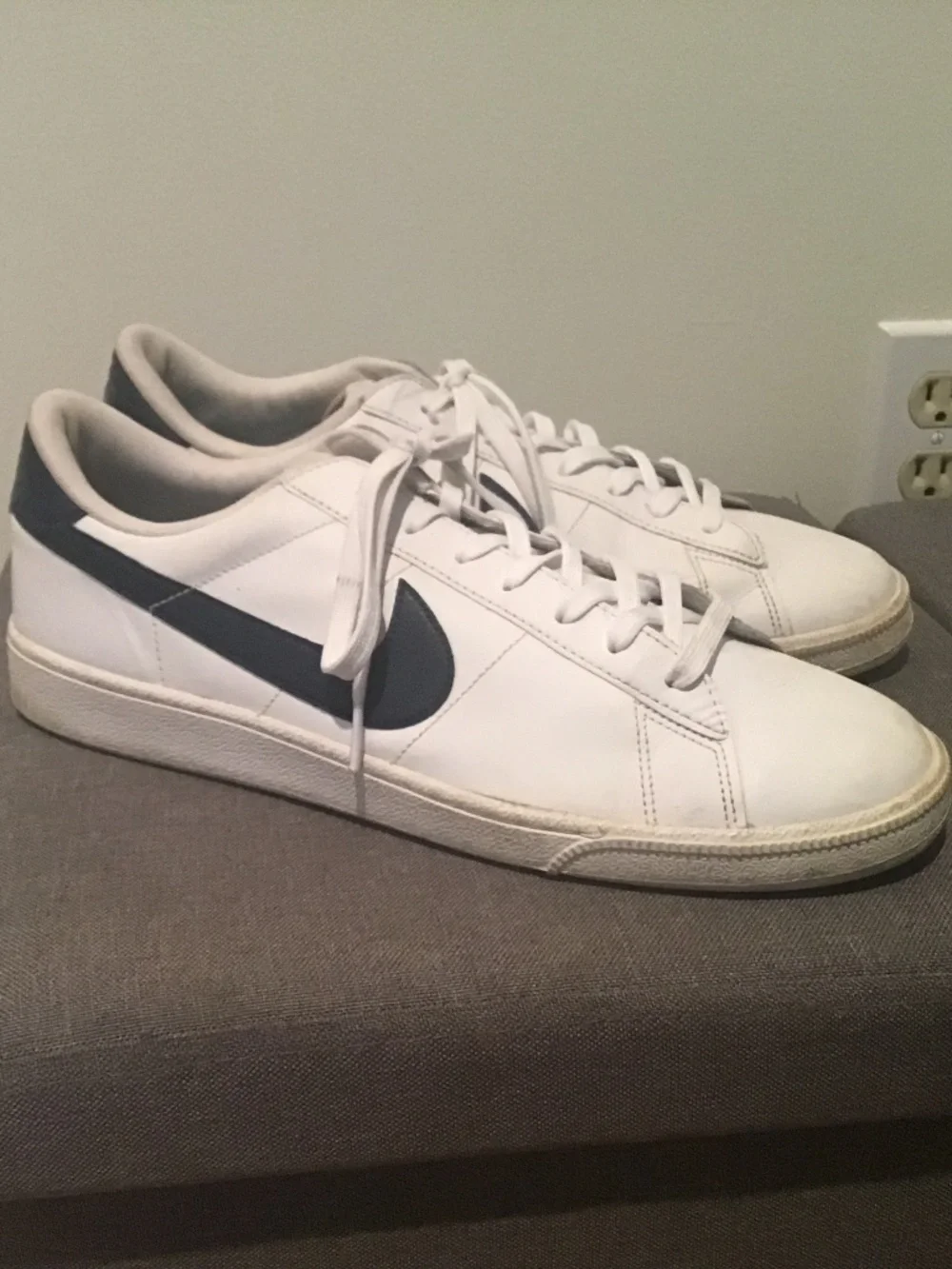 Nike Wimbledon tennis shoes size 11 white and navy